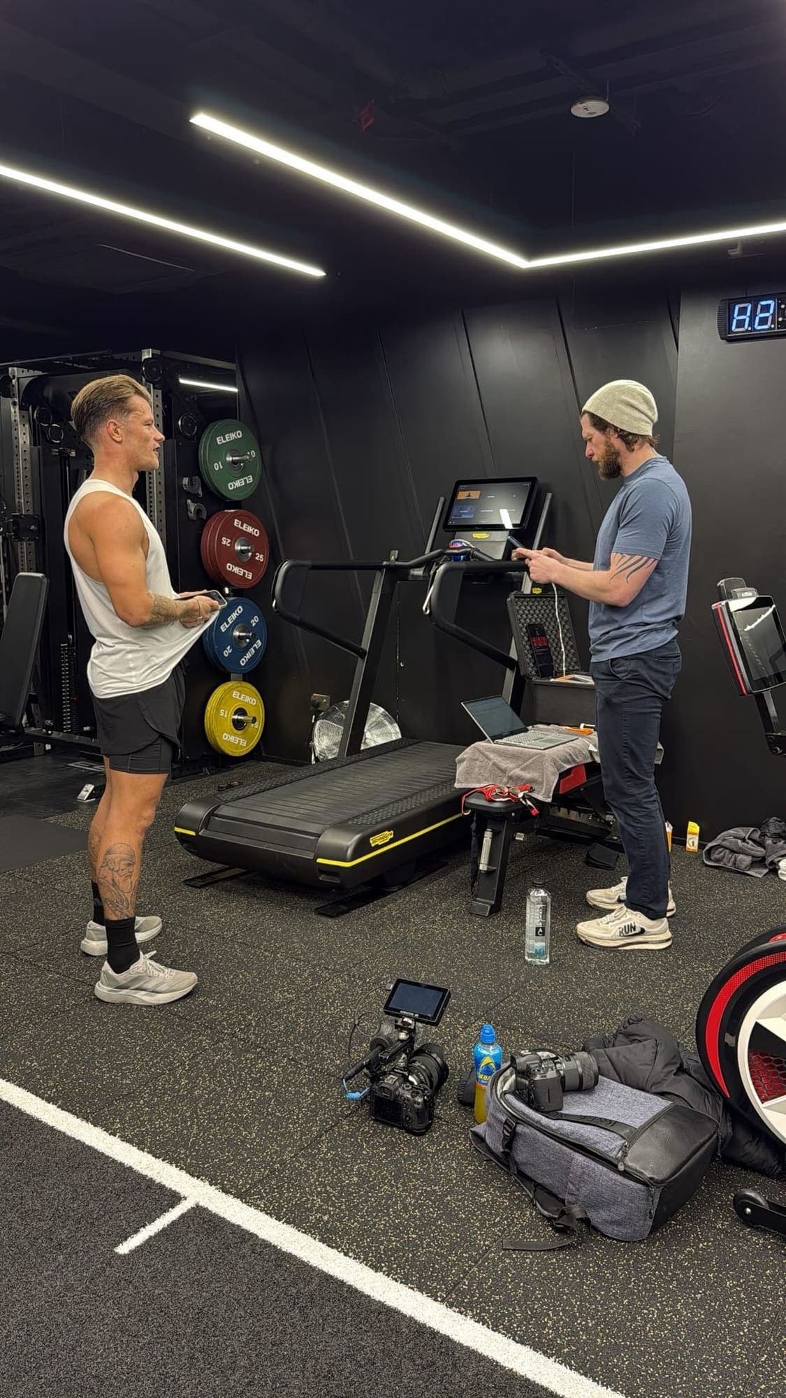 An MXO coach supporting a strength training session